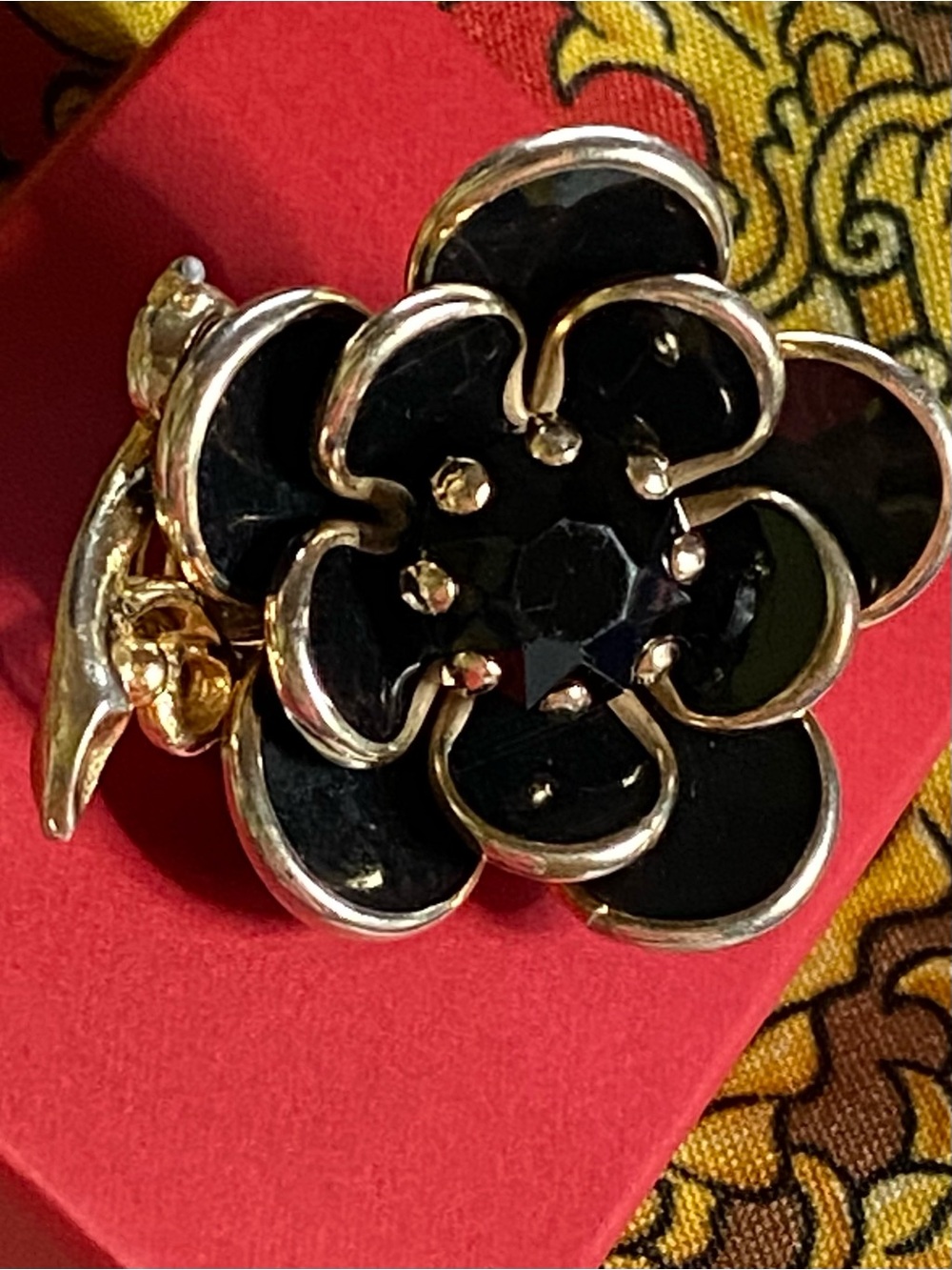 ✨Gold-Tone Black Flower Statement Broch ✨